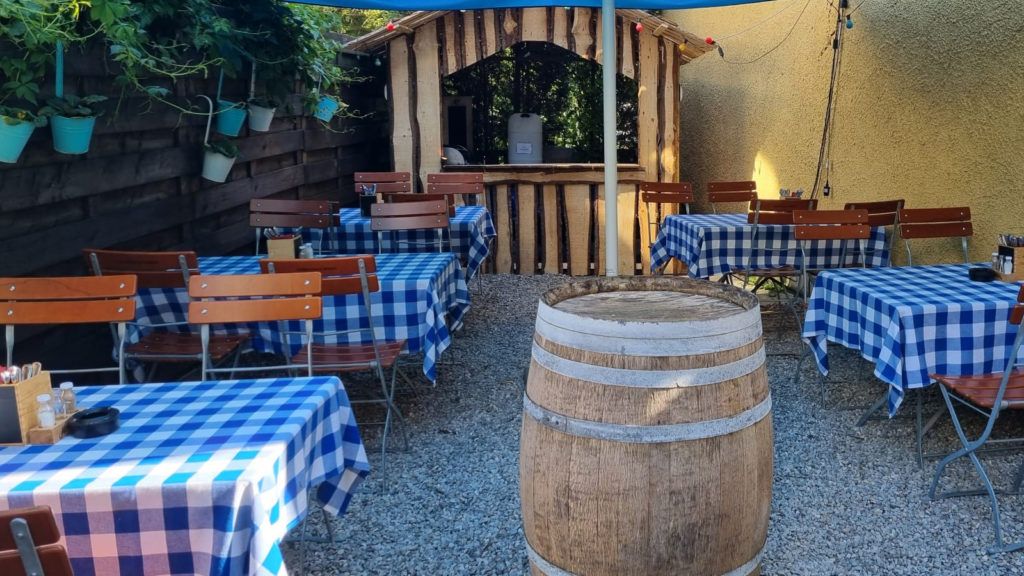 Wenn`s Wetter passt einer der schönsten kleinen Biergärten in Bayern.